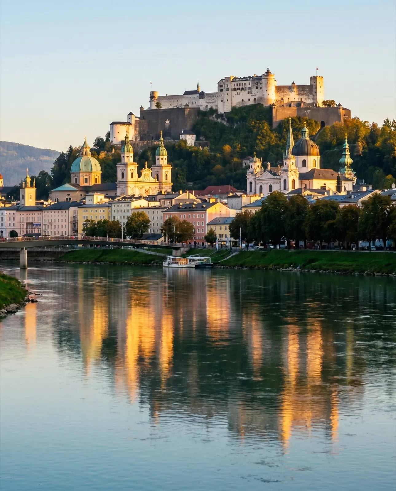 Blick über die Salzach auf die Salzburger Altstadt und die Festung Hohensalzburg